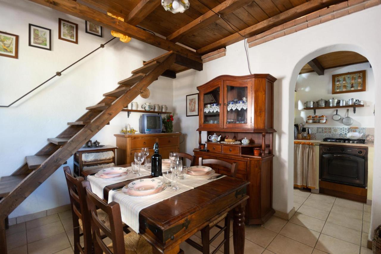 Villa Ferulas Oliena Kültér fotó