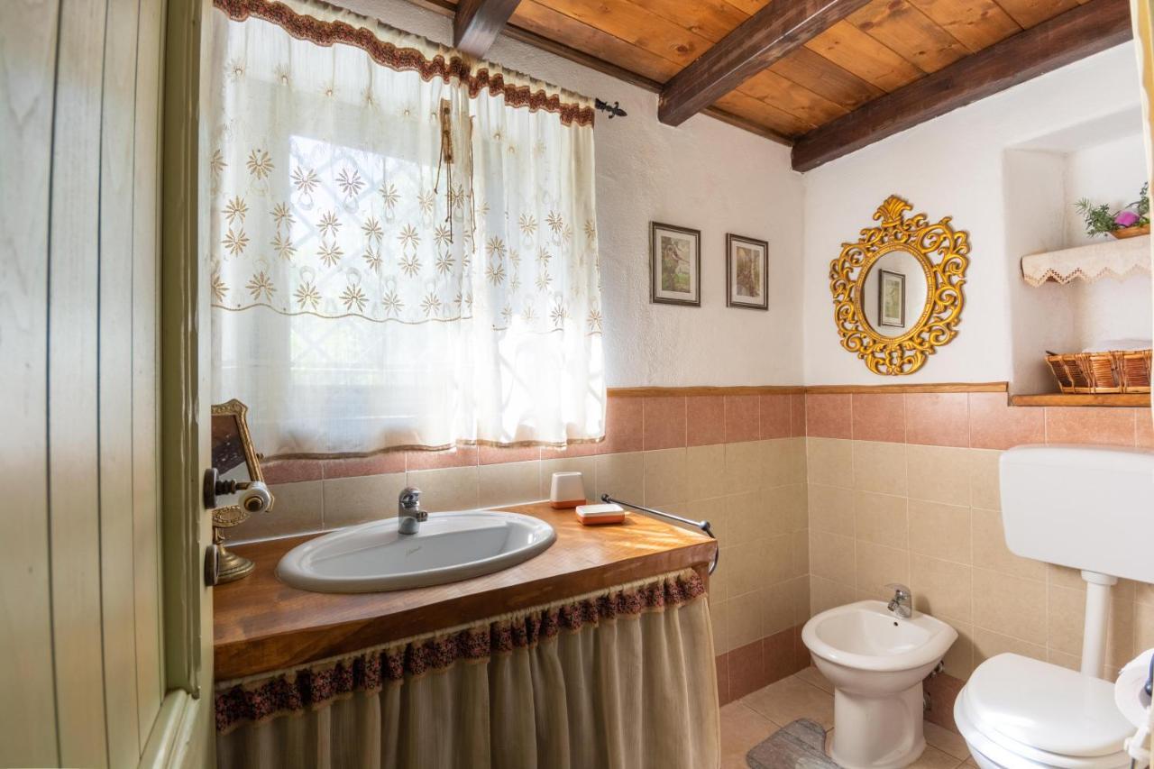 Villa Ferulas Oliena Kültér fotó